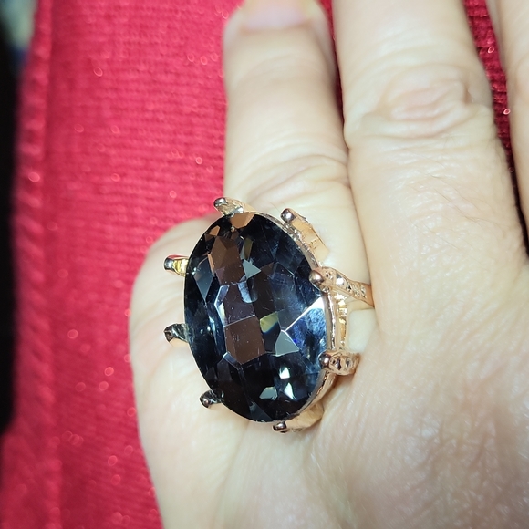 Ring - - Picture 2 of 3